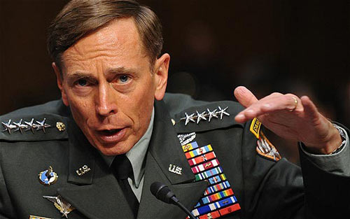 Thừa nhận ngoại tình, Giám đốc CIA David Petraeus từ chức